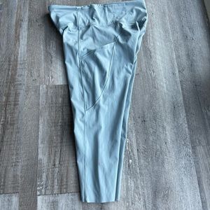 Lululemon Fast and Free Crop. Two pockets plus drawstring.